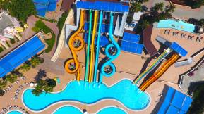 VON RESORT GOLDEN BEACH Pools & Beach